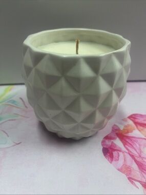 Illume Pineapple Cilantro Ceramic Candle - Decorative Home Art
